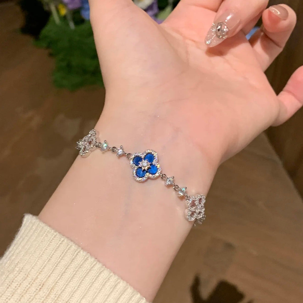 [Cyra]  CLOVER 5 MOTIF PINK BLUE RED WHITE BRACELET