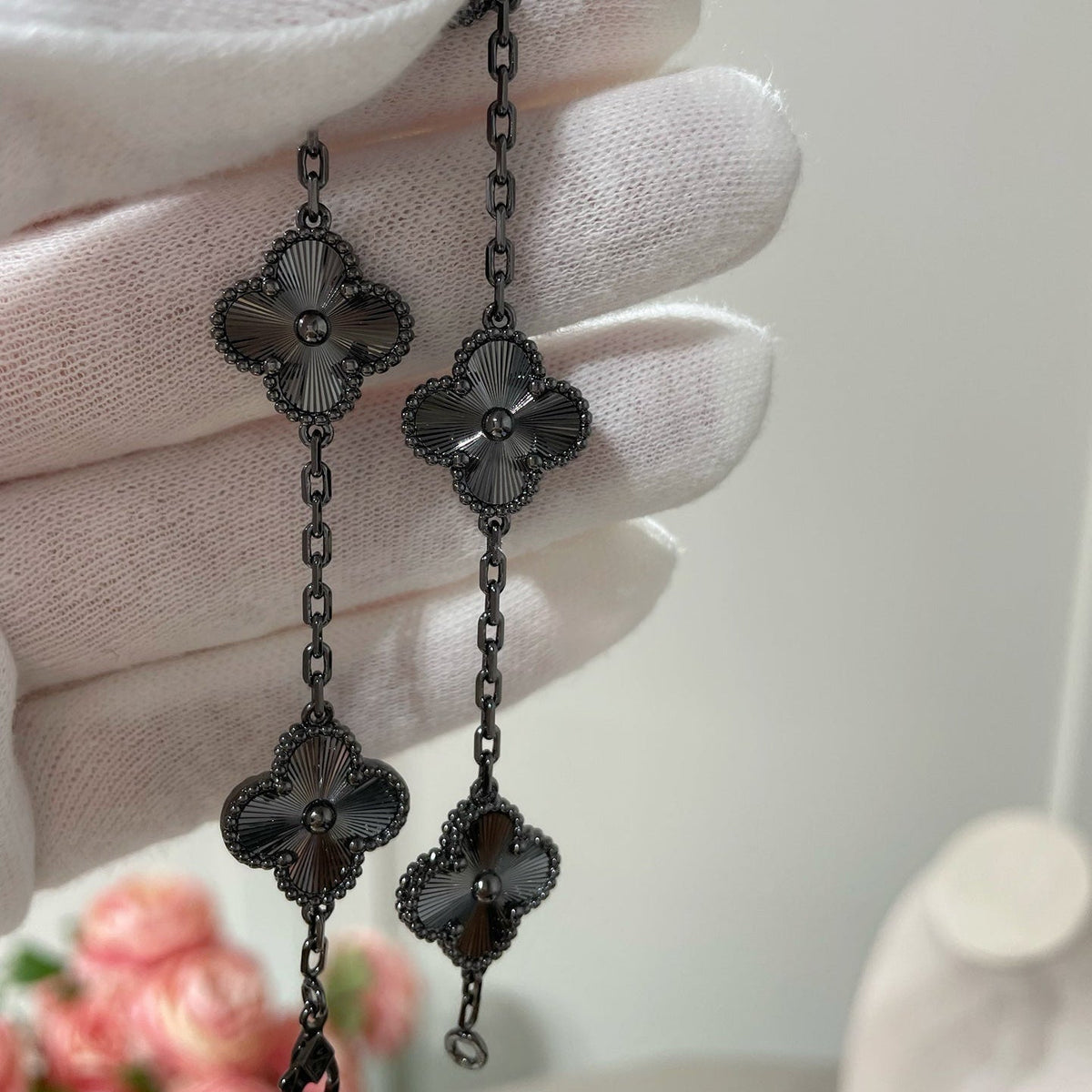 [Cyra] New CLOVER 5 MOTIF BLACK BRACELET