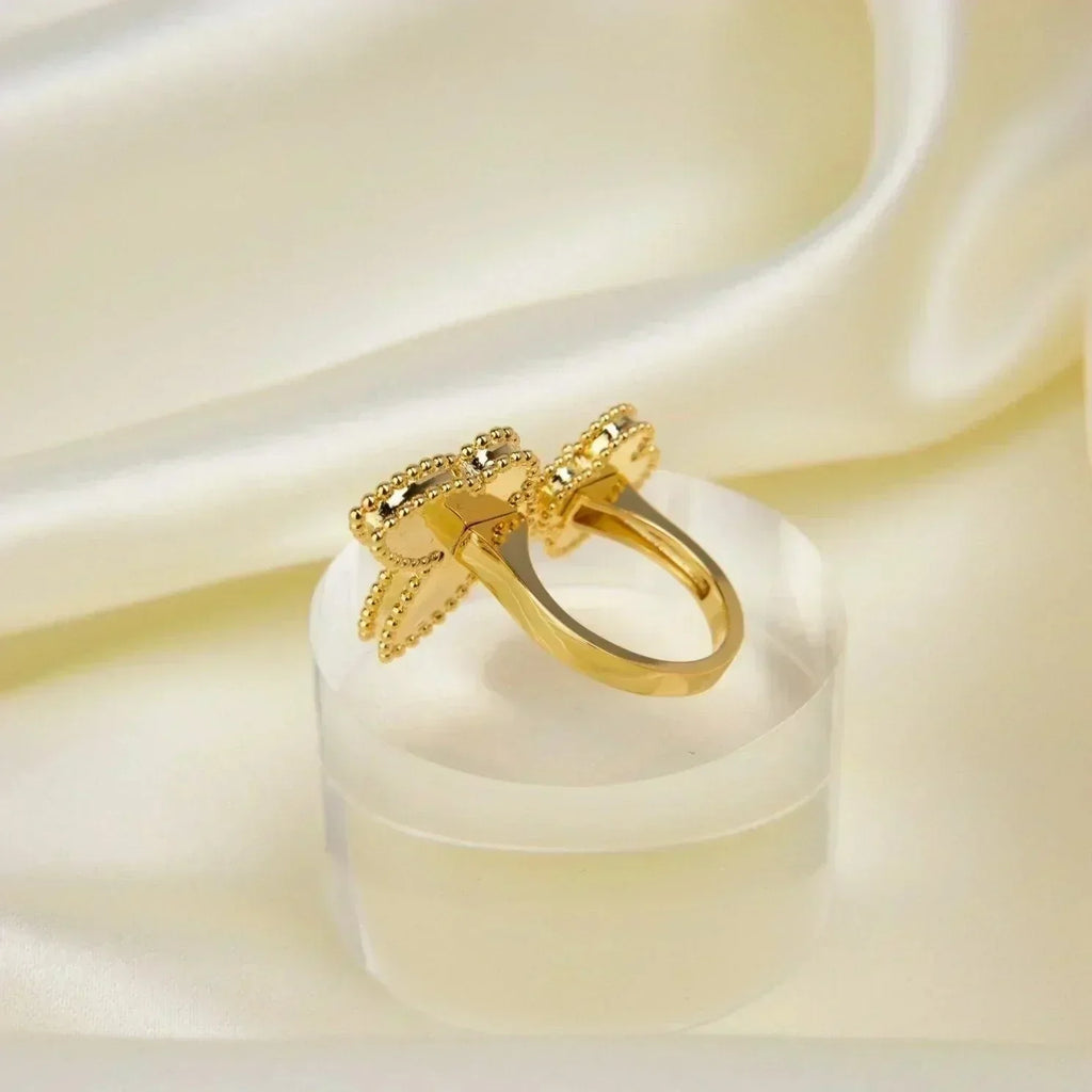 [Cyra]  LUCKY BETWEEN THE FINGER RING