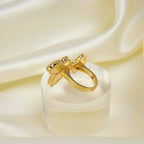 [Cyra]  LUCKY BETWEEN THE FINGER RING