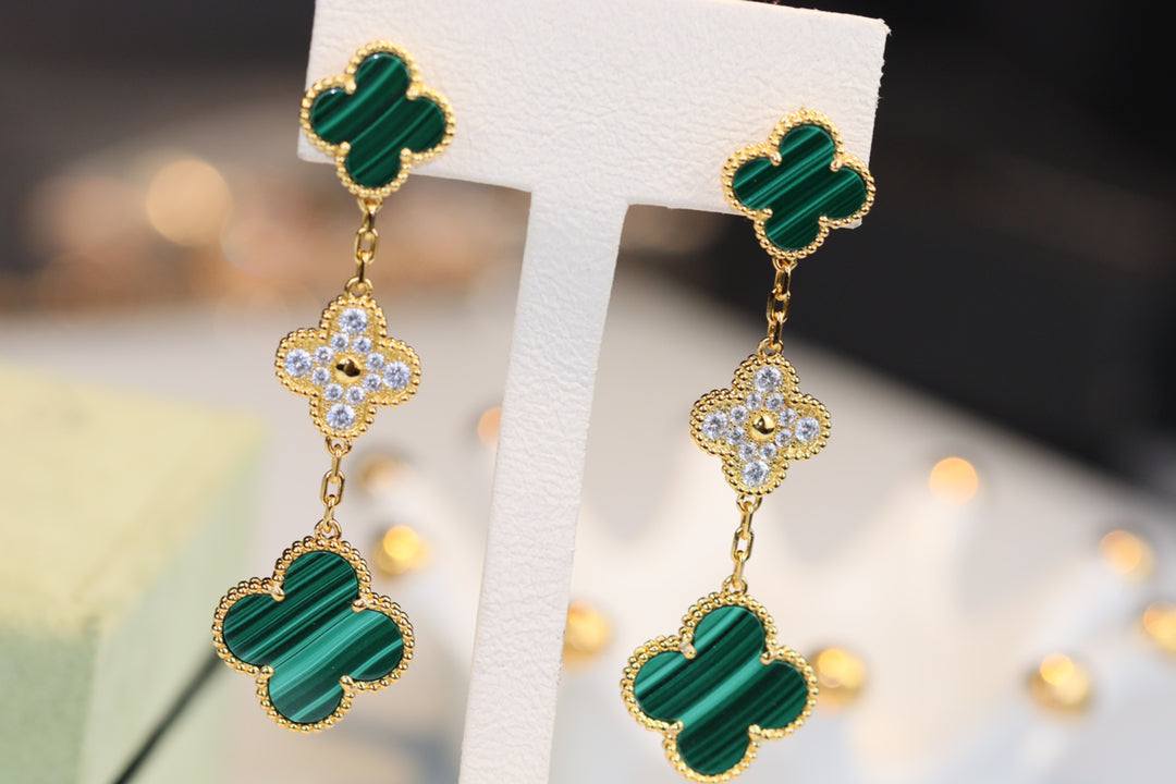 [Cyra]  CLOVER EARRINGS GOLD MALACHITE DIAMOND 3 MOTIF