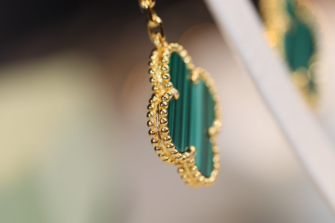 [Cyra]  CLOVER EARRINGS GOLD MALACHITE DIAMOND 3 MOTIF