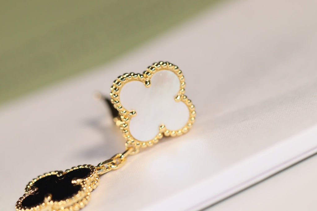 [Cyra]  CLOVER EARRINGS GOLD ONYX MOP 3 MOTIF