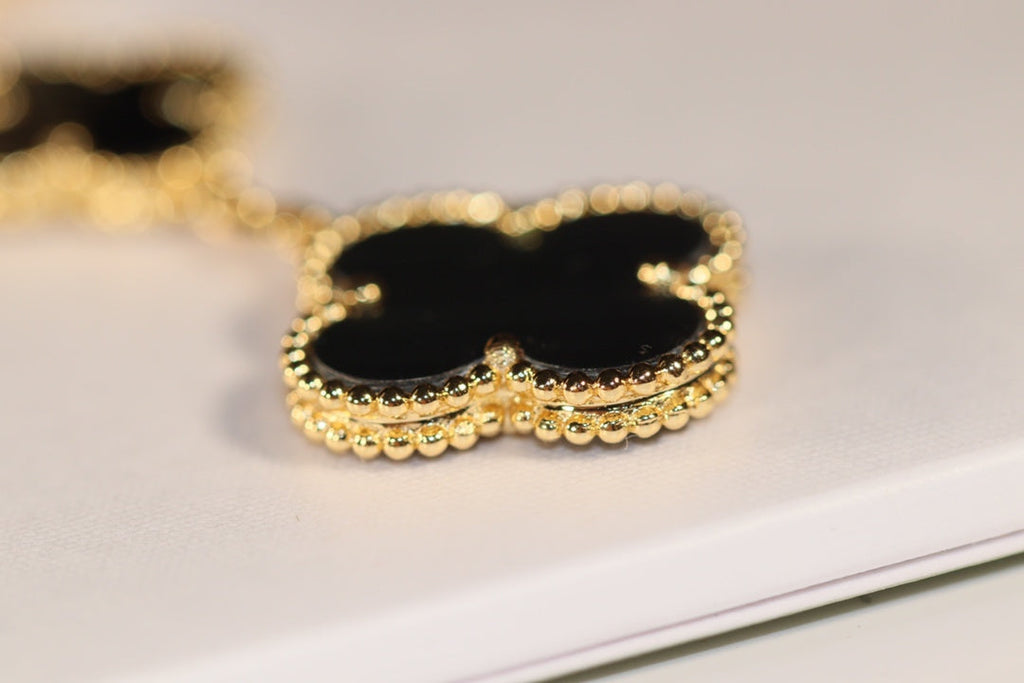 [Cyra]  CLOVER EARRINGS GOLD ONYX MOP 3 MOTIF