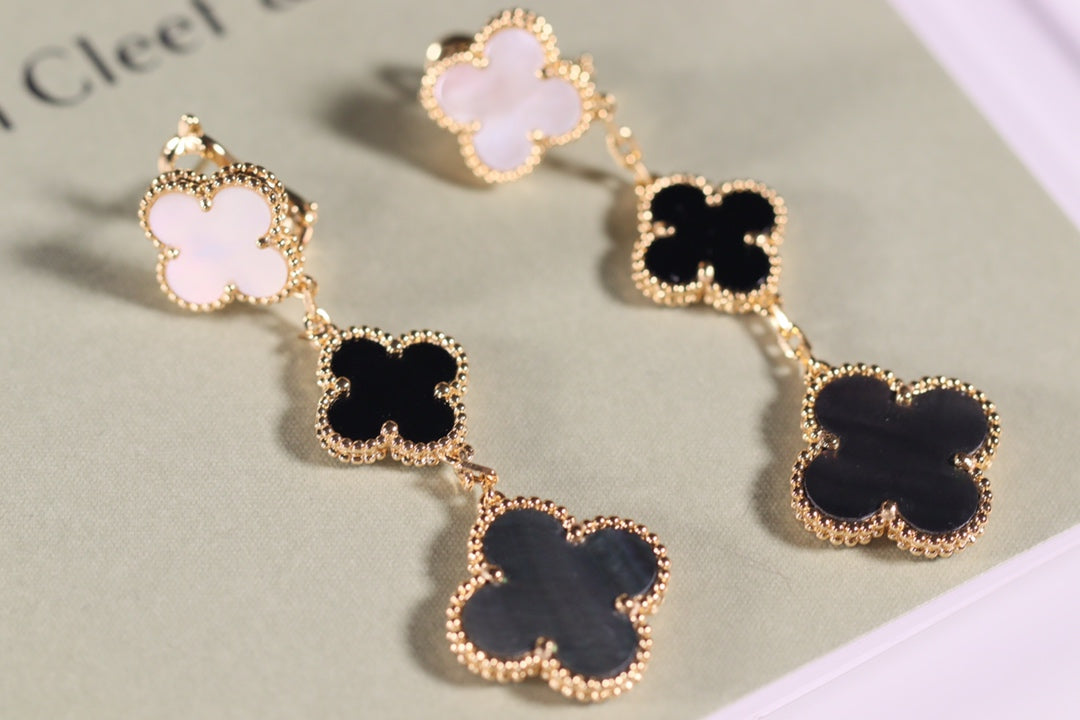 [Cyra]  CLOVER EARRINGS GOLD ONYX MOP 3 MOTIF
