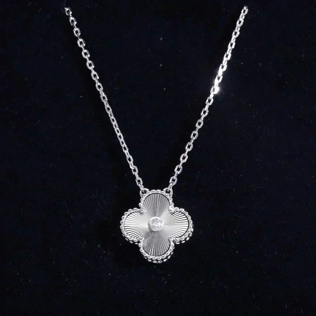 [Cyra] CLOVER 15MM DIAMANT-LASER-HALSKETTE SILBER