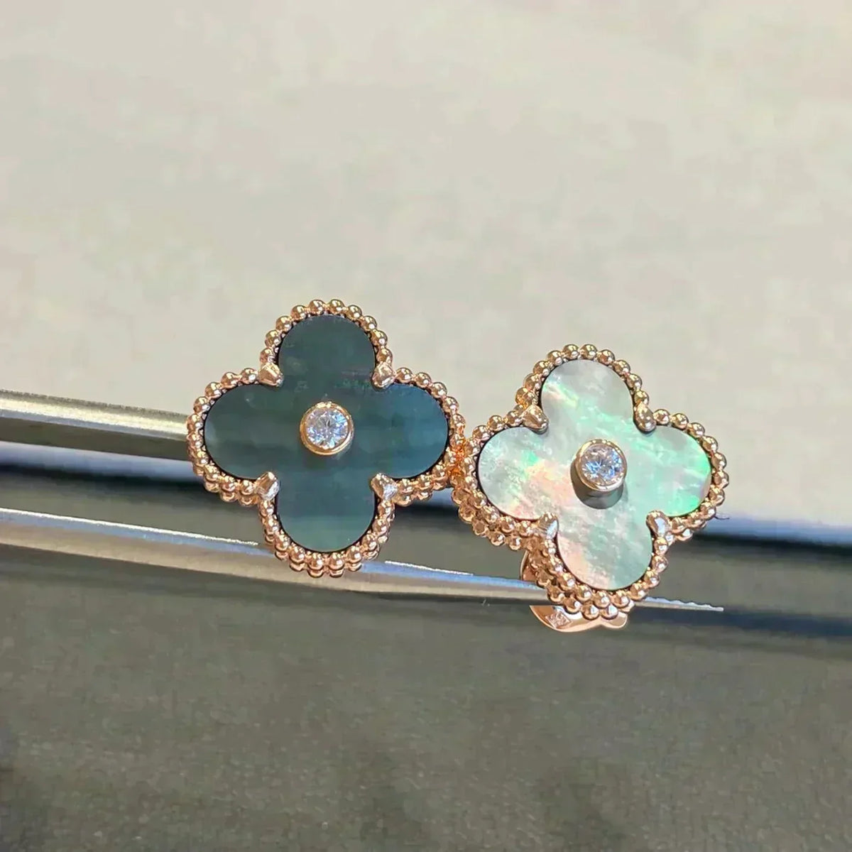 [Cyra]  CLOVER MEDIUM 1 MOTIFS GRAY MOP  DIAMOND EARRINGS