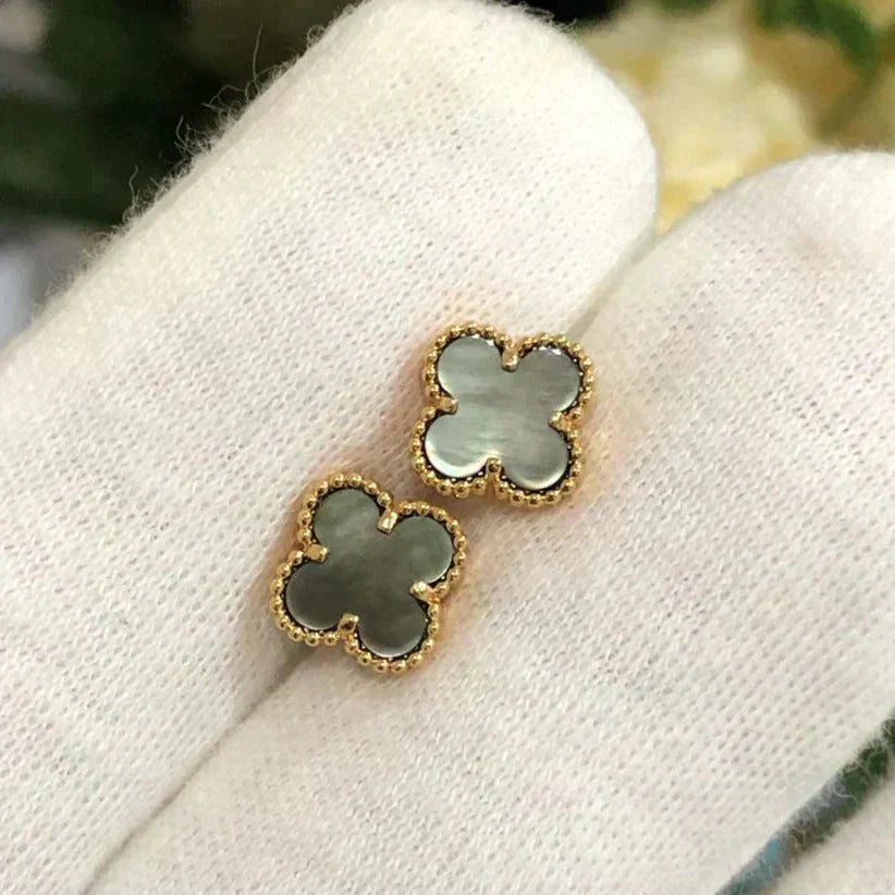 [Cyra]  CLOVER MINI 9.5MM GRAY MOP EARRINGS