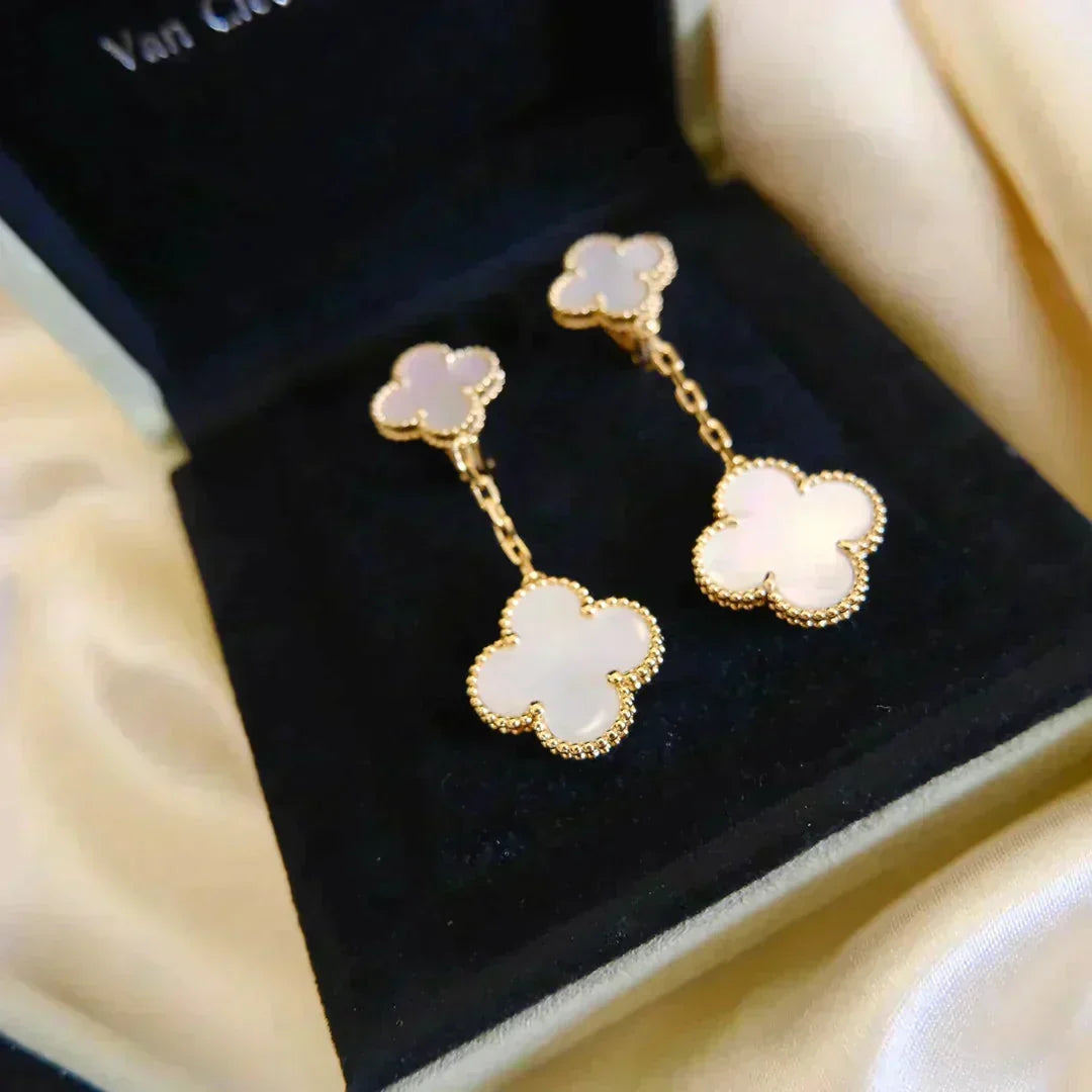 [Cyra]  CLOVER 2 MOTIF WHITE MOP EARRINGS