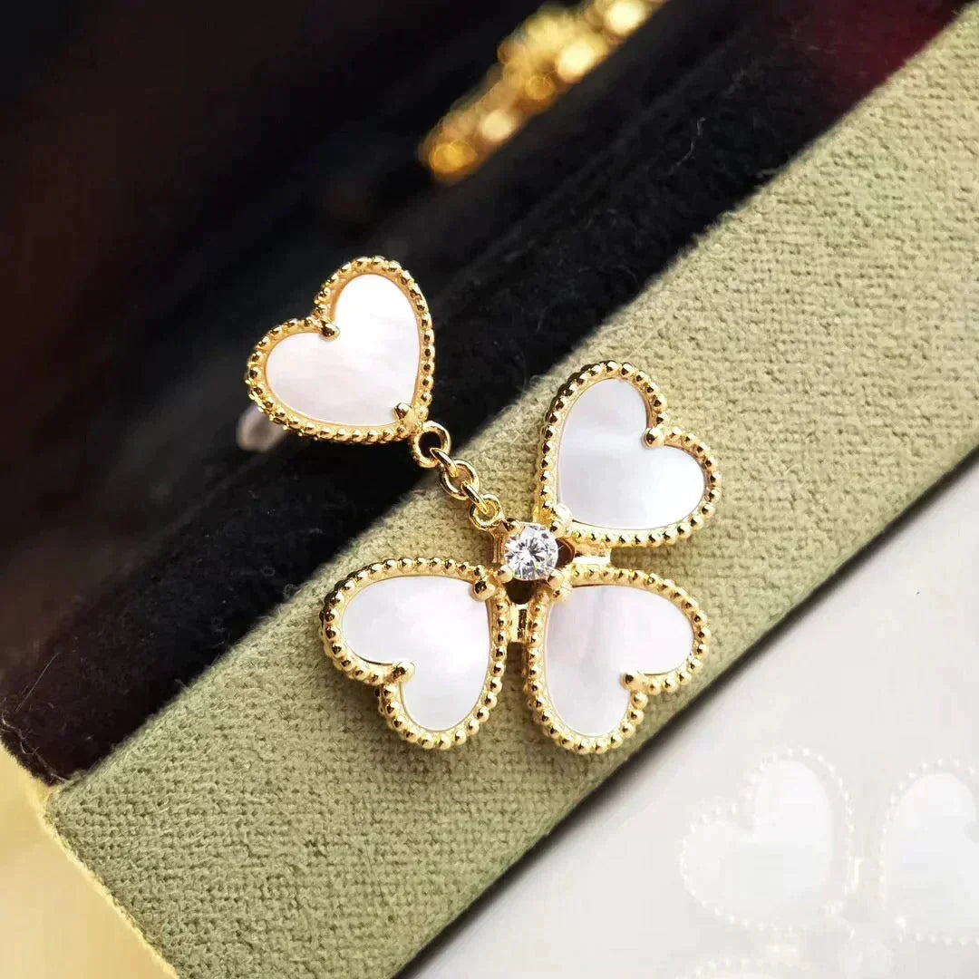 [Cyra]  CLOVER SWEET WHITE MOP EARRINGS