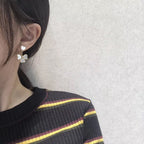 [Cyra]  CLOVER SWEET WHITE MOP EARRINGS