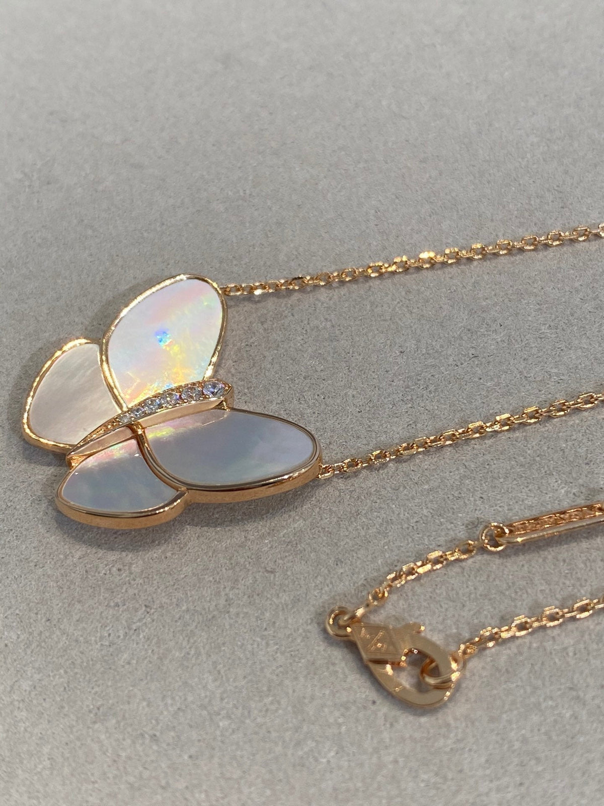 [Cyra]  BUTTERFLY GOLD MOP DIAMOND NECKLACE