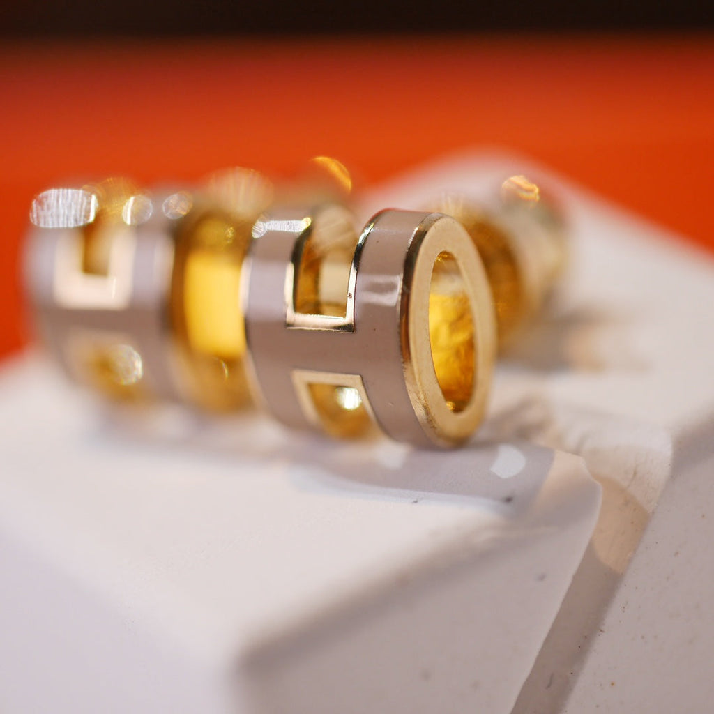 [Cyra]  MINI POP H GOLD EARRINGS GREY