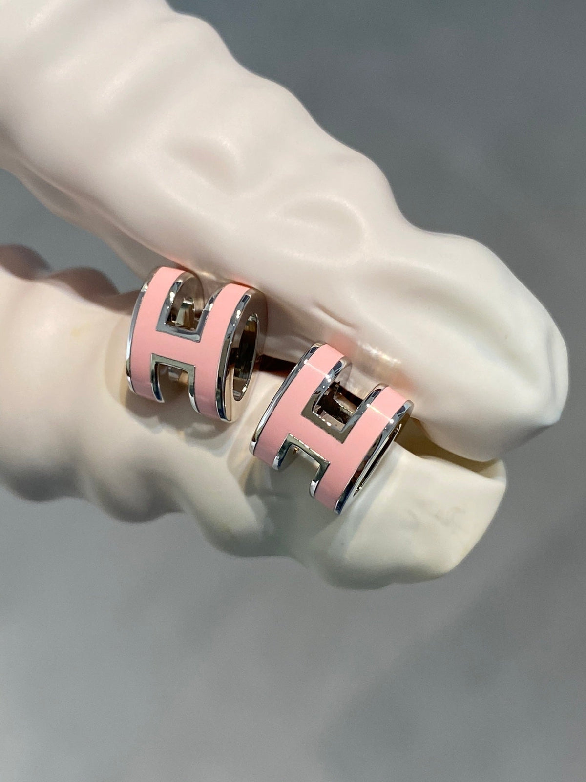 [Cyra]  MINI POP H SILVER EARRINGS PINK