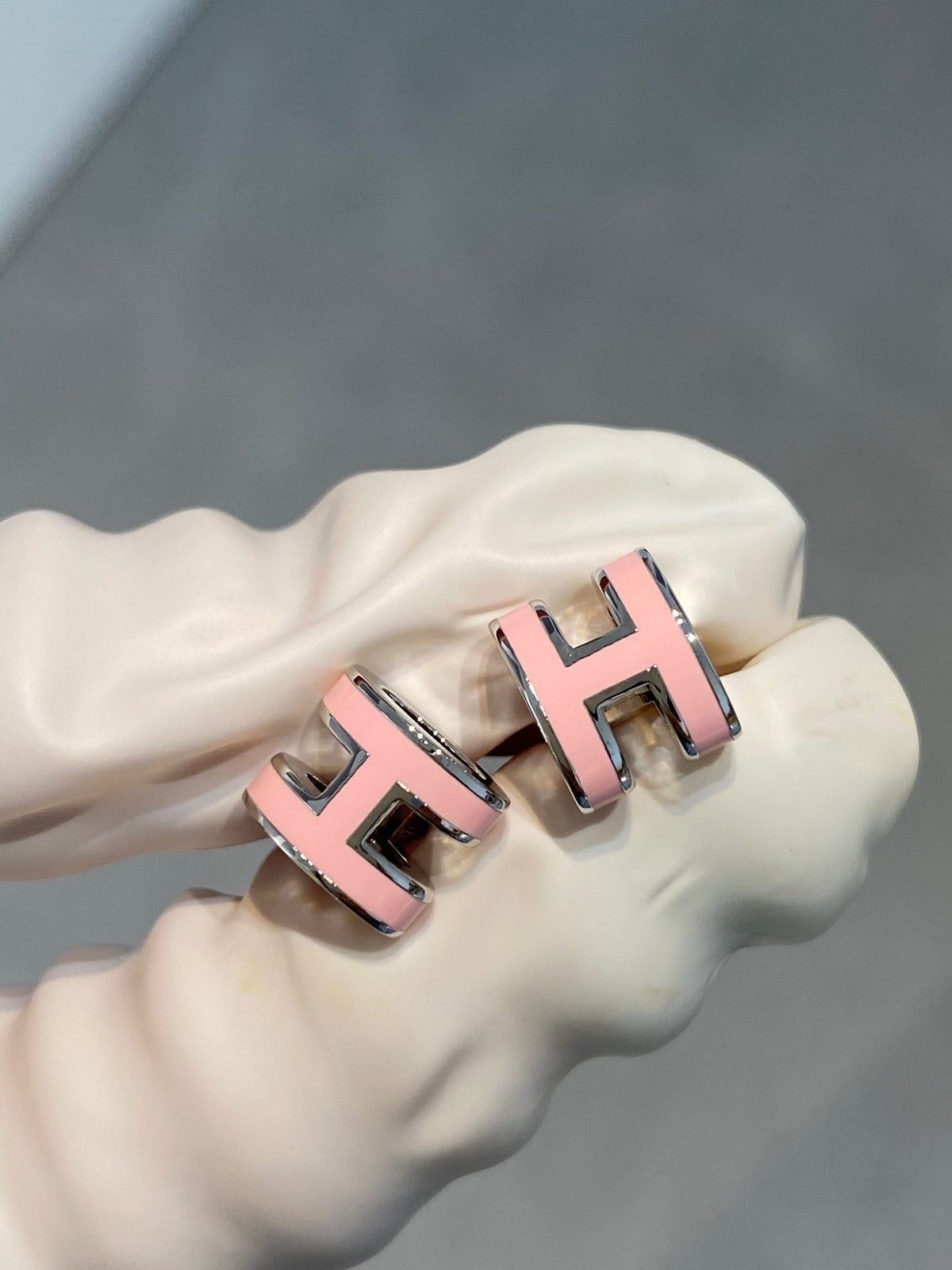 [Cyra]  MINI POP H SILVER EARRINGS PINK
