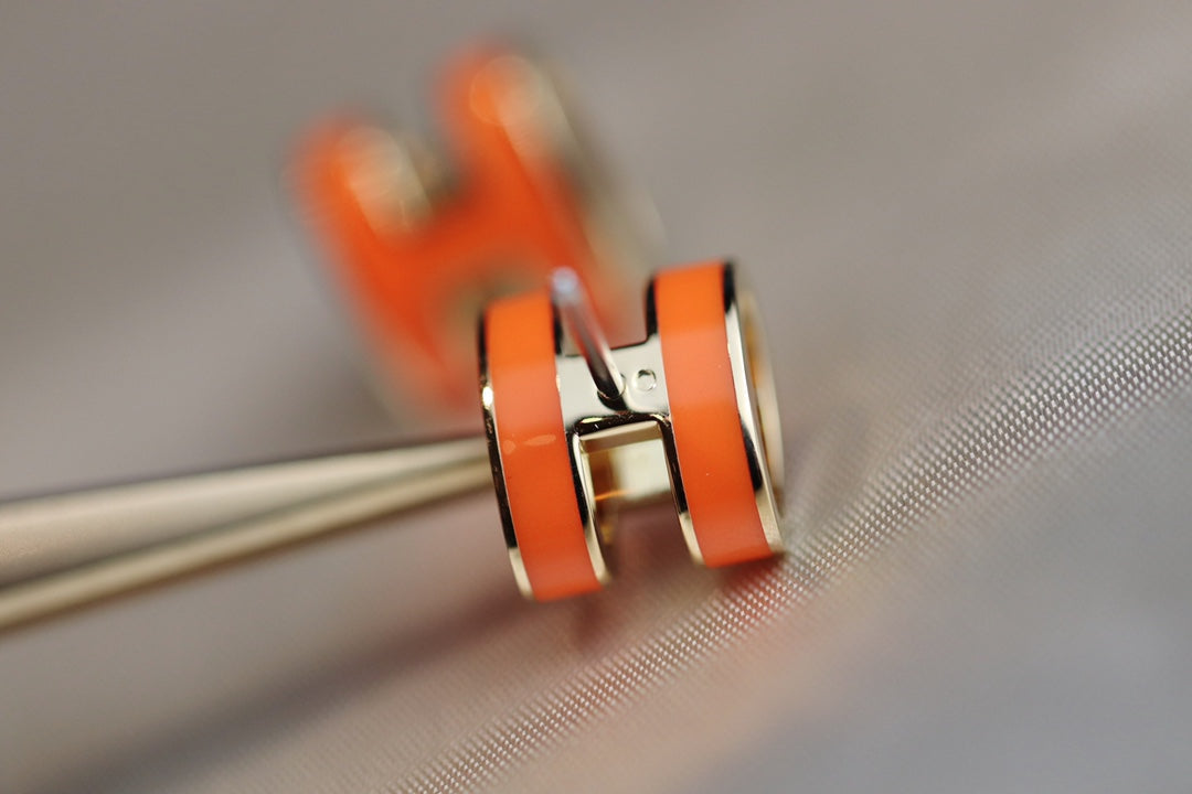 [Cyra]  MINI POP H EARRINGS ORANGE