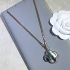 [Cyra] CLOVER 25MM GOLD DUNKLE PERLMUTT GROSSE CLOVER-HALSKETTE