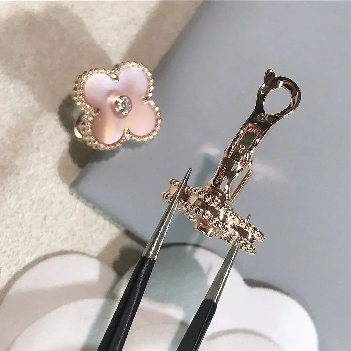 [Cyra] CLOVER MEDIUM 1 MOTIV ROSA PERLMUTT DIAMANT OHRRINGE
