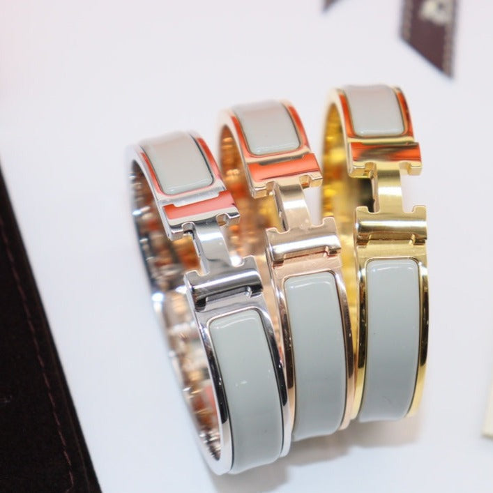 [Cyra]  H HELLBLAUES ARMBAND