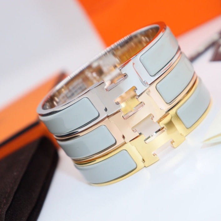 [Cyra]  H HELLBLAUES ARMBAND