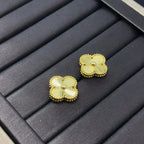 {
  "Cyra": "CLOVER MINI 9.5MM LASER EARRINGS"
}