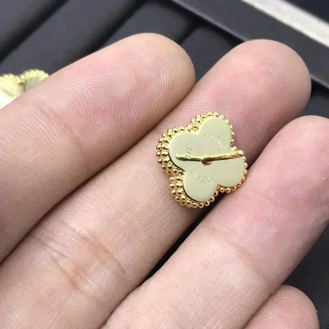 [Cyra]  CLOVER MINI 9.5MM LASER EARRINGS