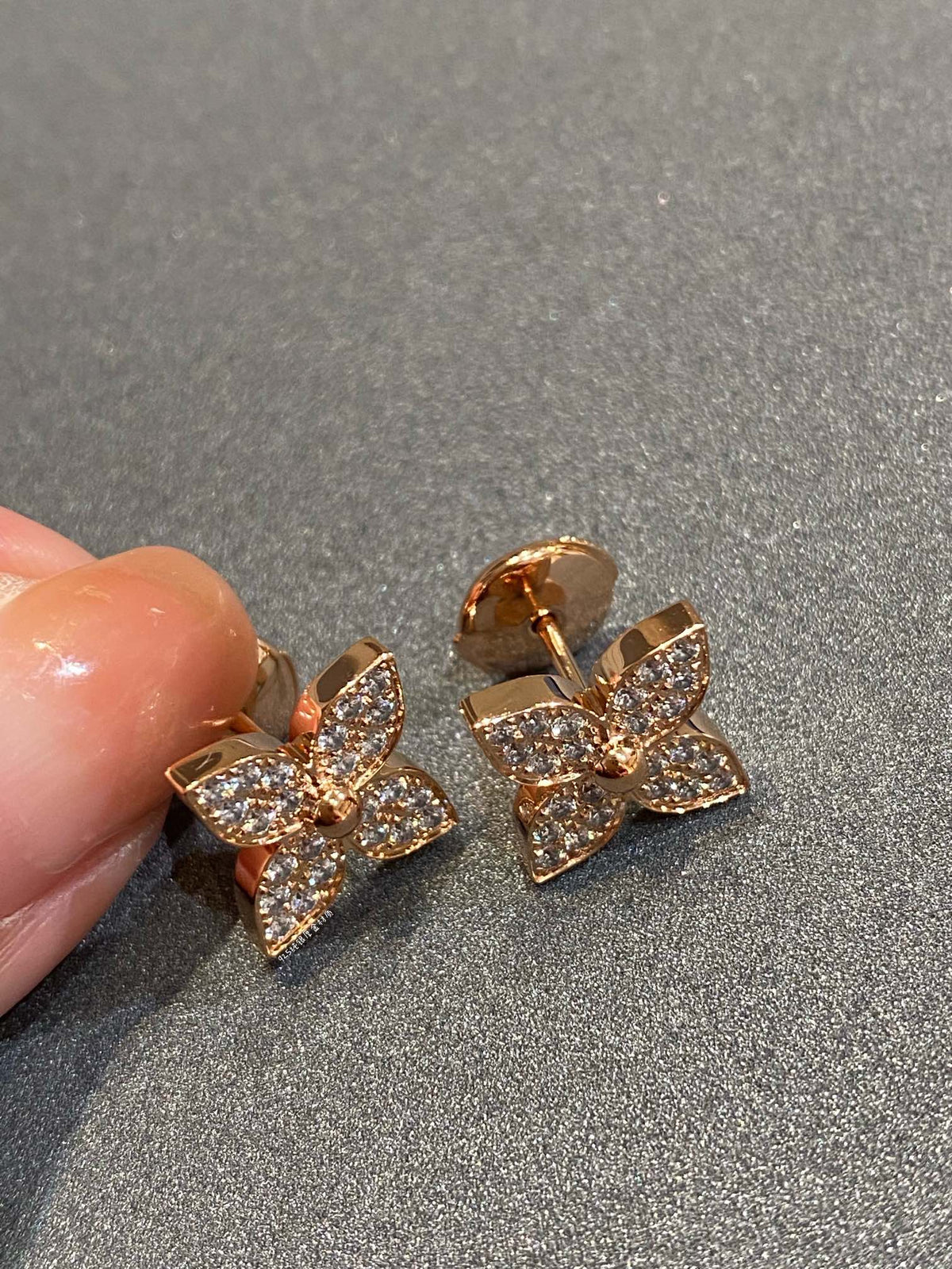 [Cyra]  STAR DIAMOND EARRINGS