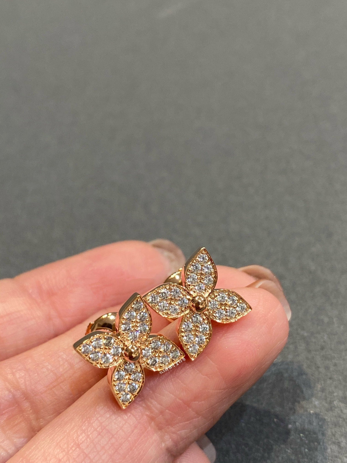 [Cyra]  STAR DIAMOND EARRINGS