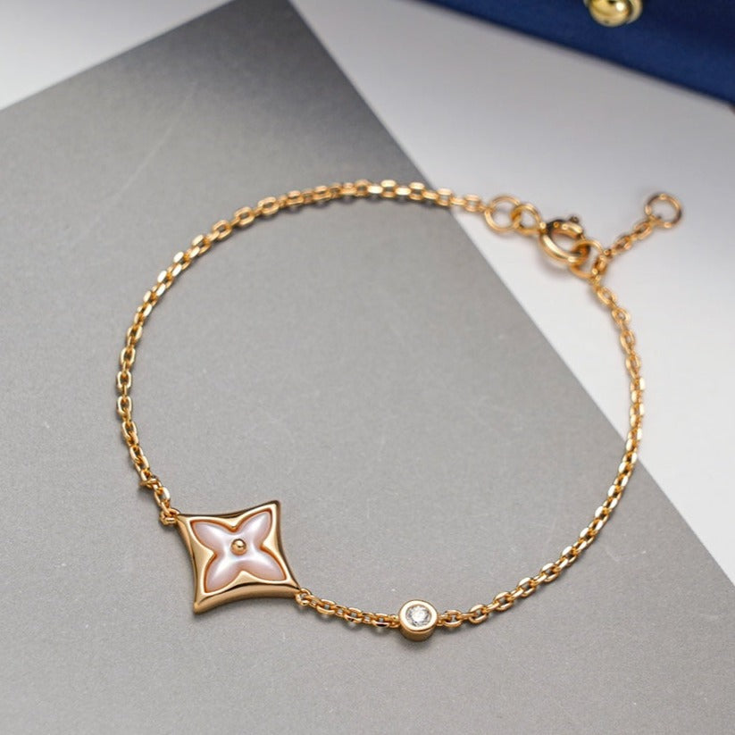 {
  "Cyra": "STAR 1 ダイヤモンド ピンクゴールド ブレスレット"
}