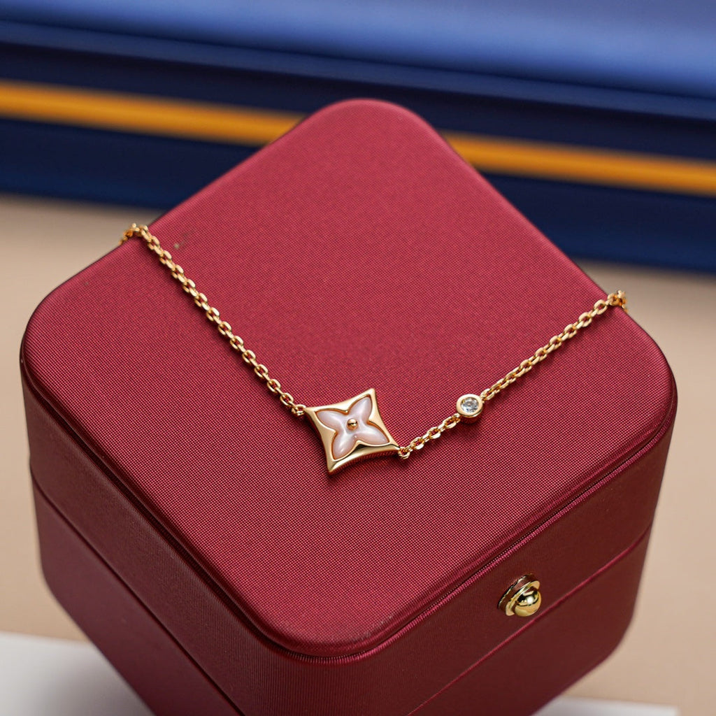 {
  "Cyra": "STAR 1 ダイヤモンド ピンクゴールド ブレスレット"
}