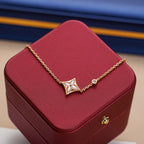 {
  "Cyra": "STAR 1 ダイヤモンド ピンクゴールド ブレスレット"
}