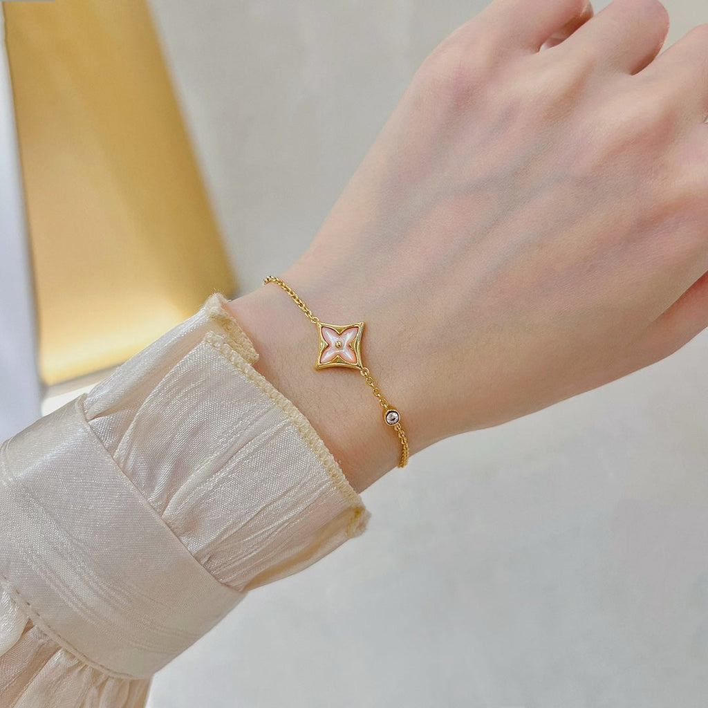 {
  "Cyra": "STAR 1 ダイヤモンド ピンクゴールド ブレスレット"
}