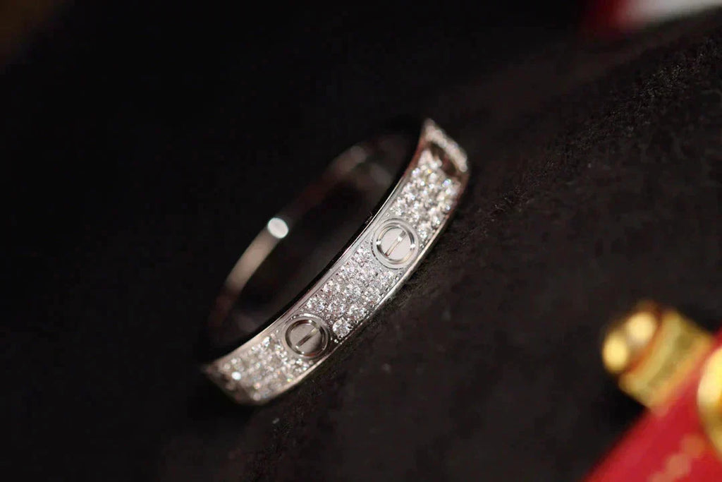 {
  "Cyra": "ラブリング 3.6MM ダイヤモンド パヴェ"
}
