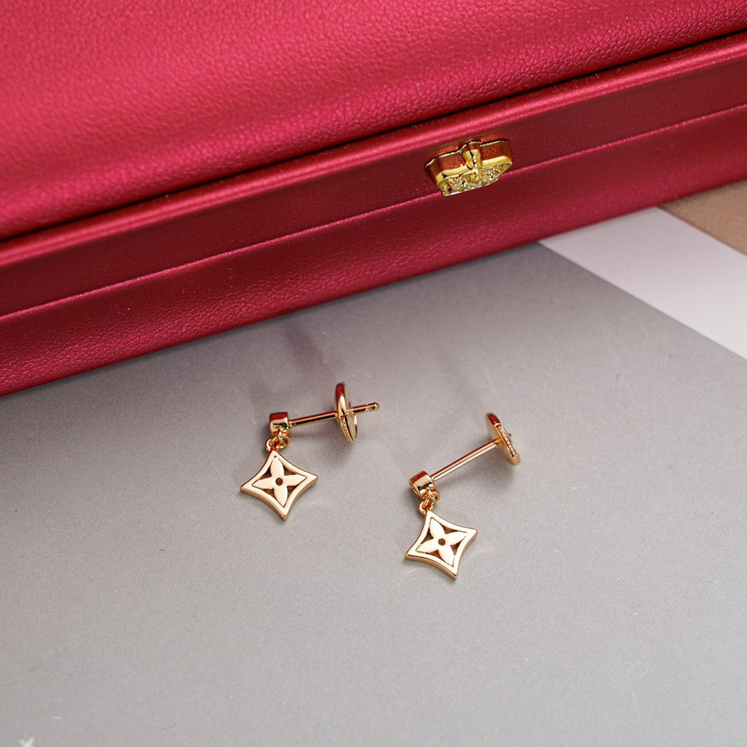 [Cyra]  STAR EARRINGS Pink GOLD