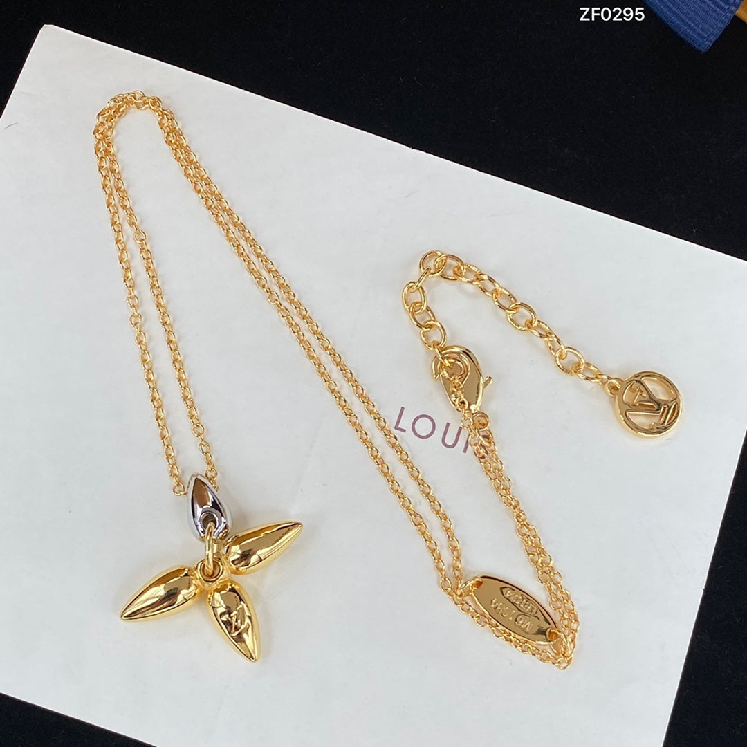 [Cyra]  LOUISETTE PEDANT GOLD NECKLACE