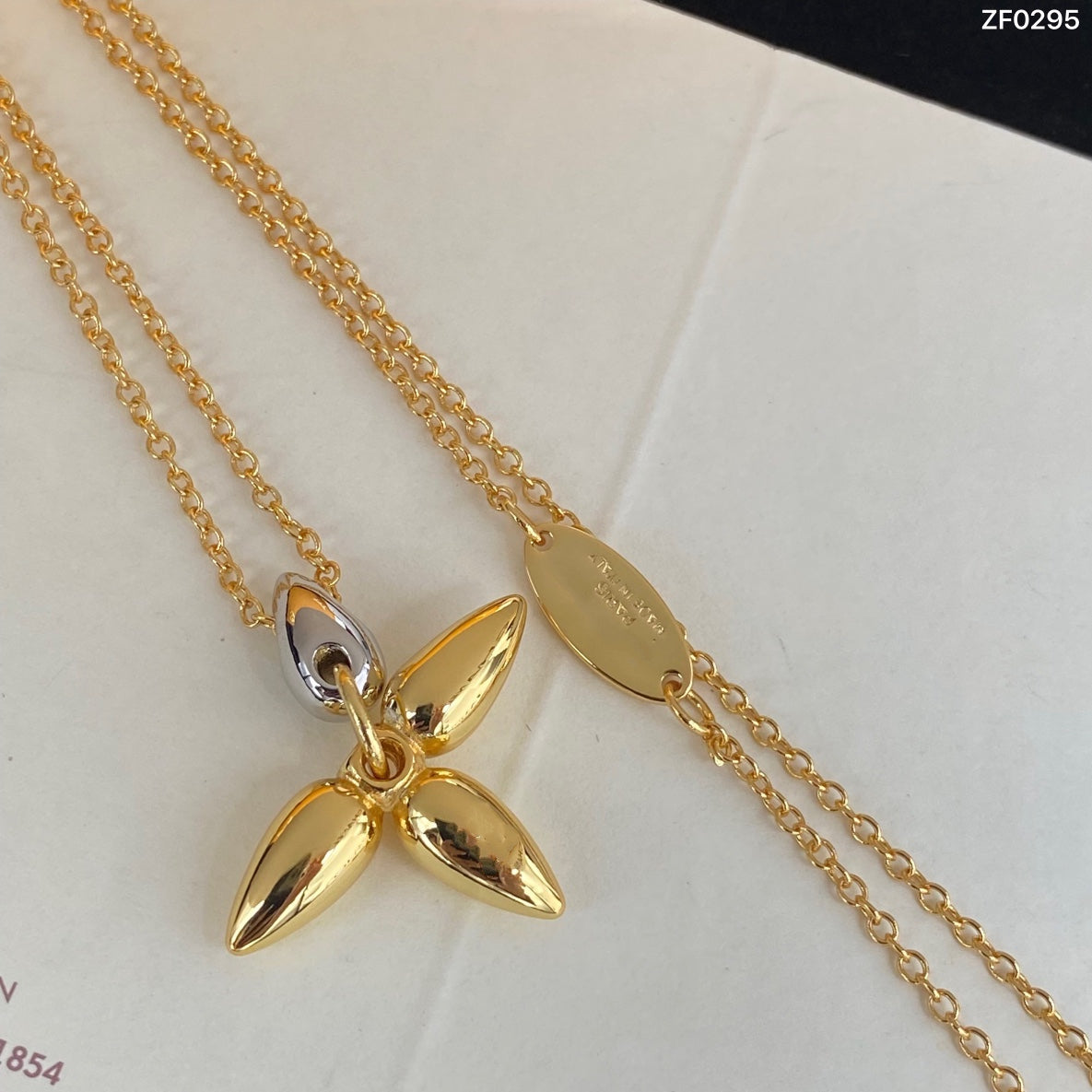 [Cyra]  LOUISETTE PEDANT GOLD NECKLACE
