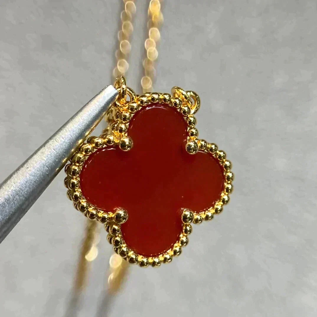 [Cyra]  CLOVER 15MM CARNELIAN SINGLE FLOWER NECKLACE