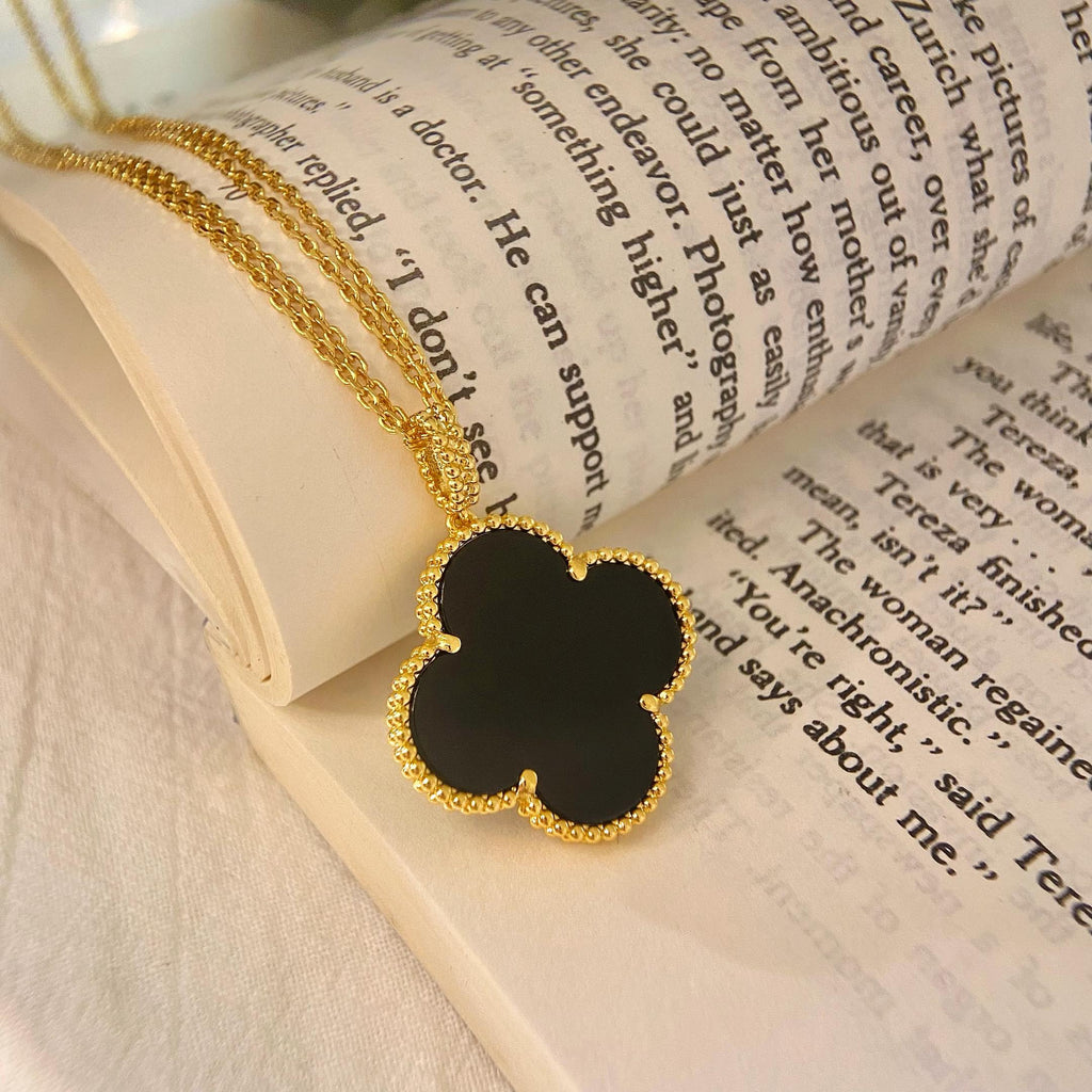 {
  "Cyra": "CLOVER 25MM ネックレス ゴールド オニキス"
}
