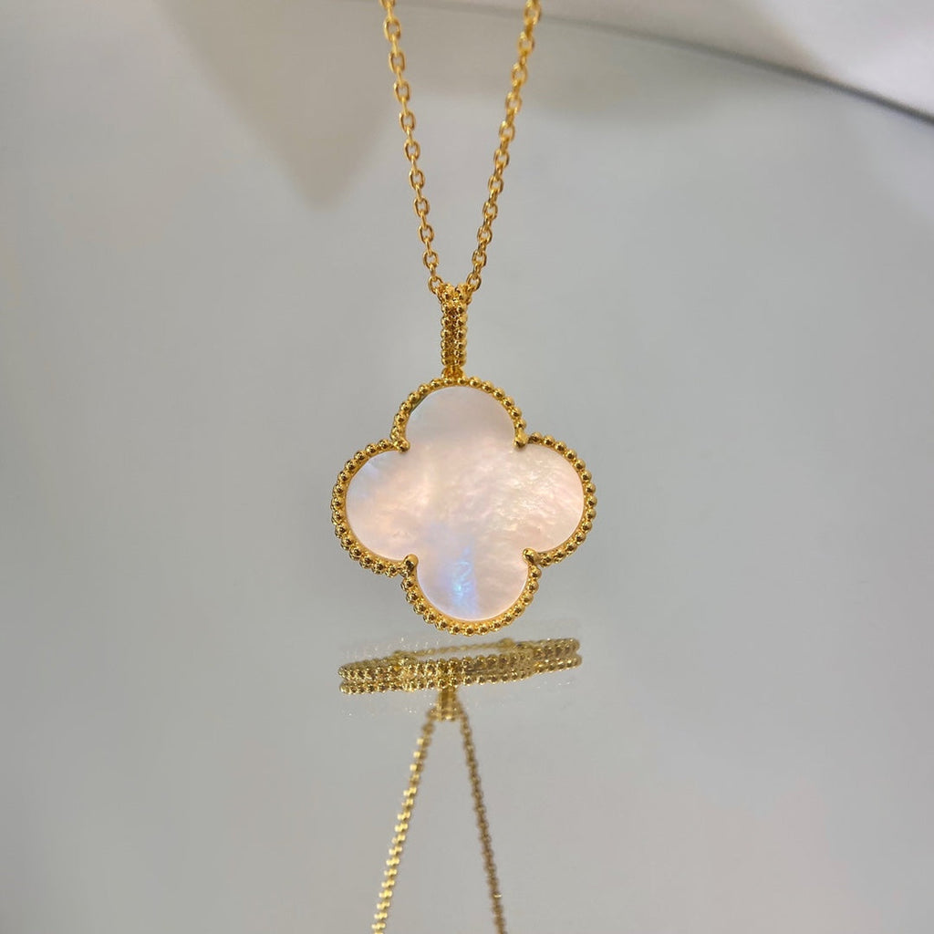 [Cyra]  CLOVER 25MM MOP LARGE PENDANT NECKLACE