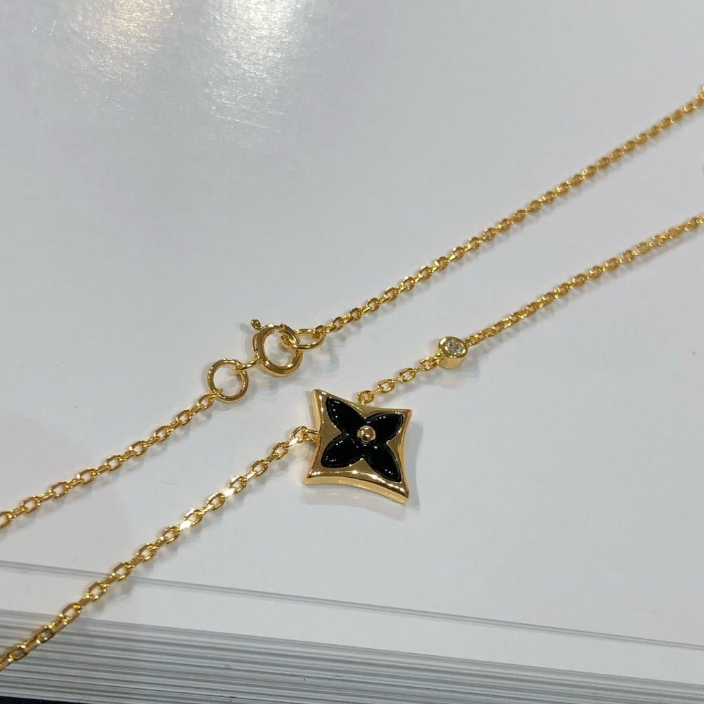 [Cyra]  STAR BLACK MOP NECKLACE
