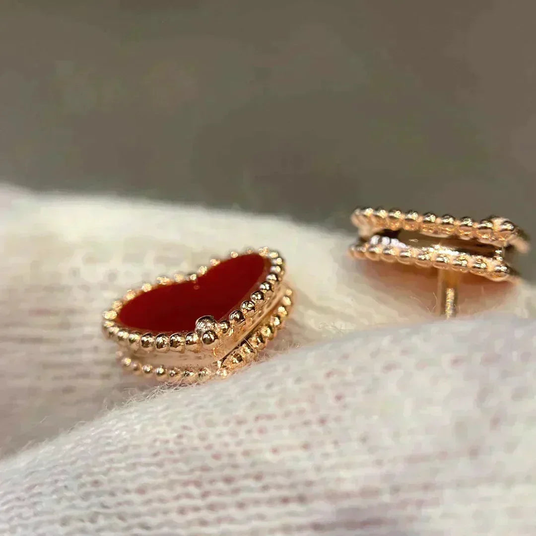 [Cyra]  HEART CARNELIAN STUD EARRINGS