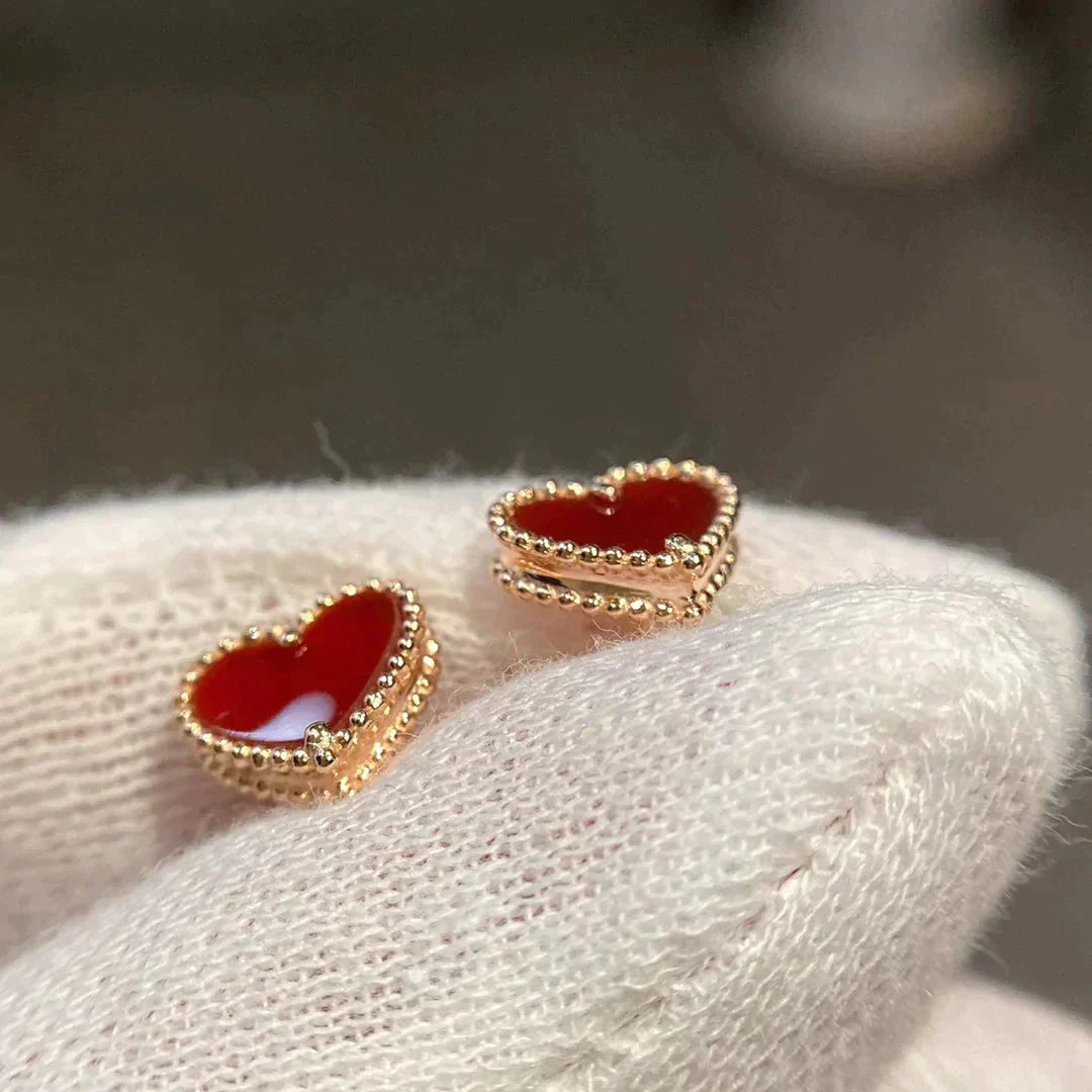 [Cyra]  HEART CARNELIAN STUD EARRINGS