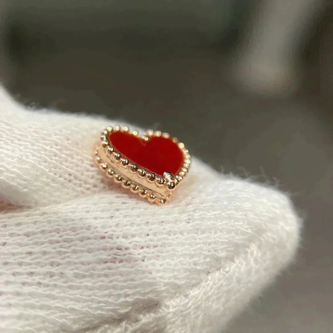 [Cyra]  HEART CARNELIAN STUD EARRINGS