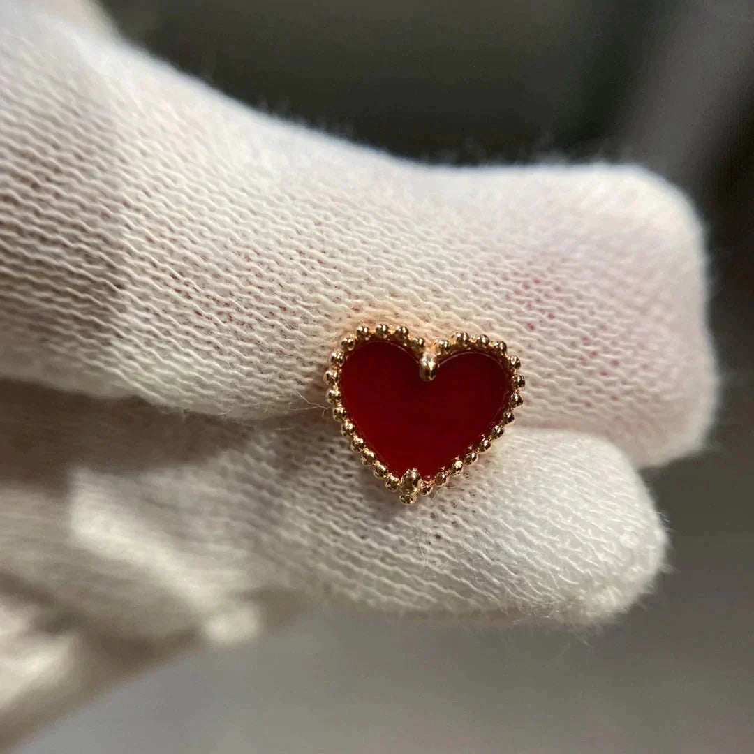 [Cyra]  HEART CARNELIAN STUD EARRINGS