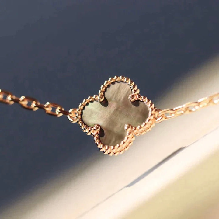 [Cyra]  CLOVER 20 MOTIFS LASER DIAMOND NECKLACE