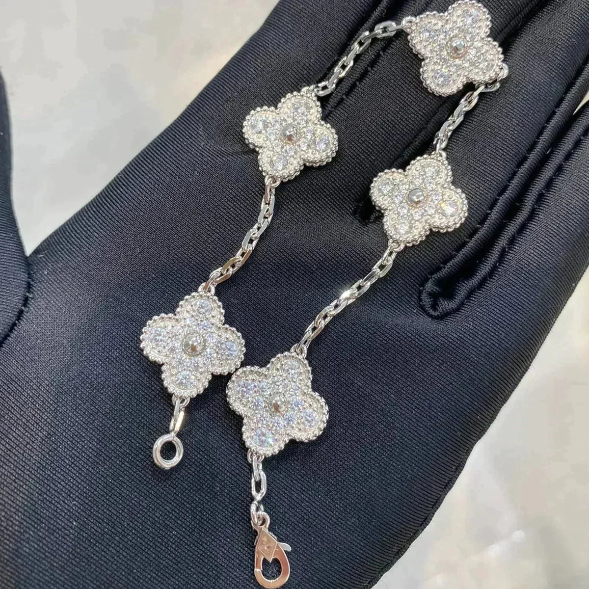 [Cyra]  New  CLOVER 5 MOTIF FULL DIAMOND BRACELET COLLECTION