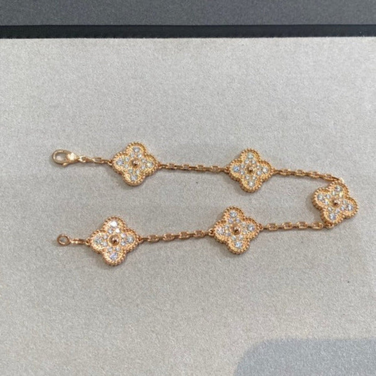 [Cyra]  New  CLOVER 5 MOTIF FULL DIAMOND BRACELET COLLECTION