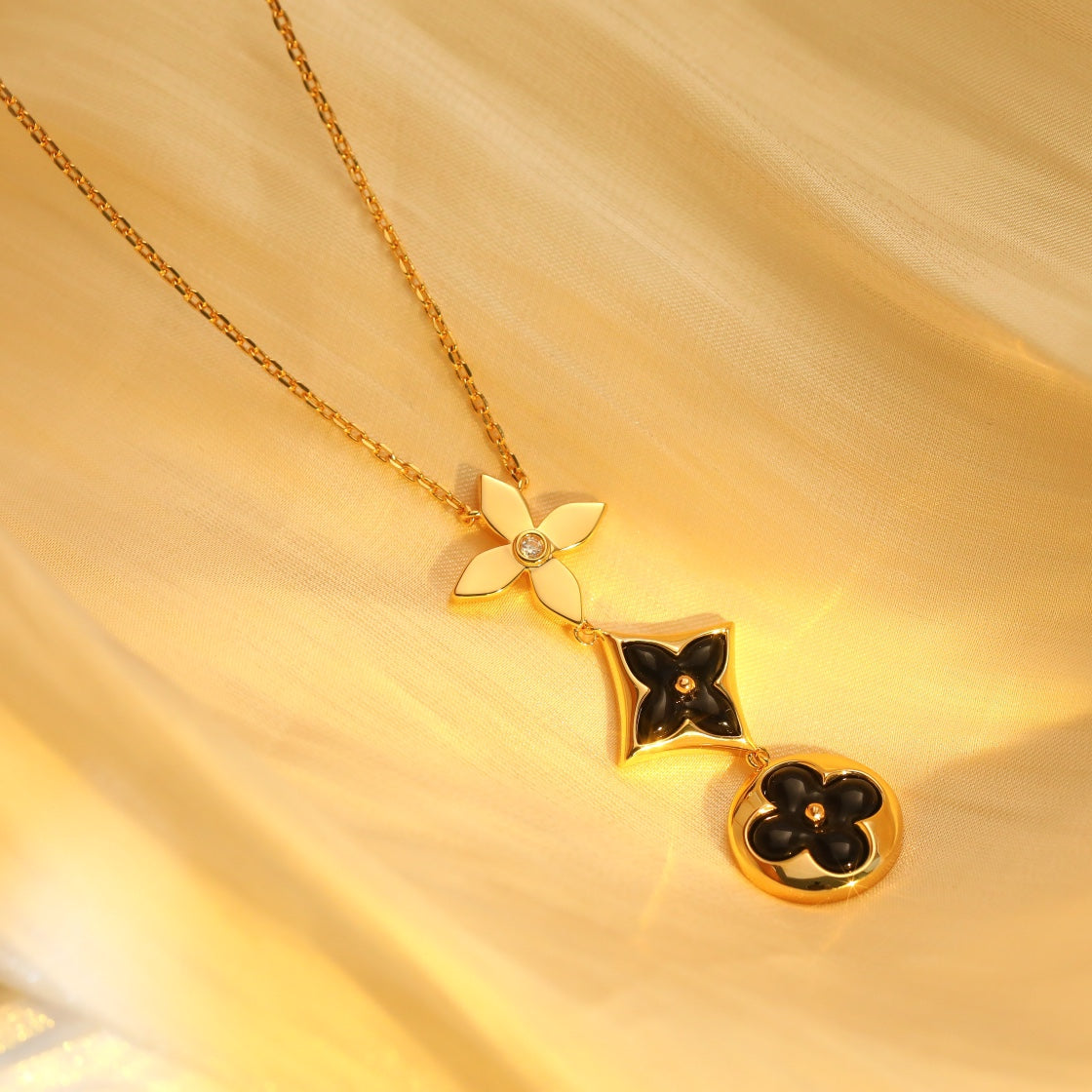 [Cyra]  STAR AND SUN ONYX PINK GOLD NECKLACE