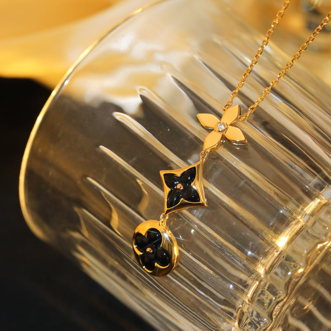 [Cyra]  STAR AND SUN ONYX PINK GOLD NECKLACE