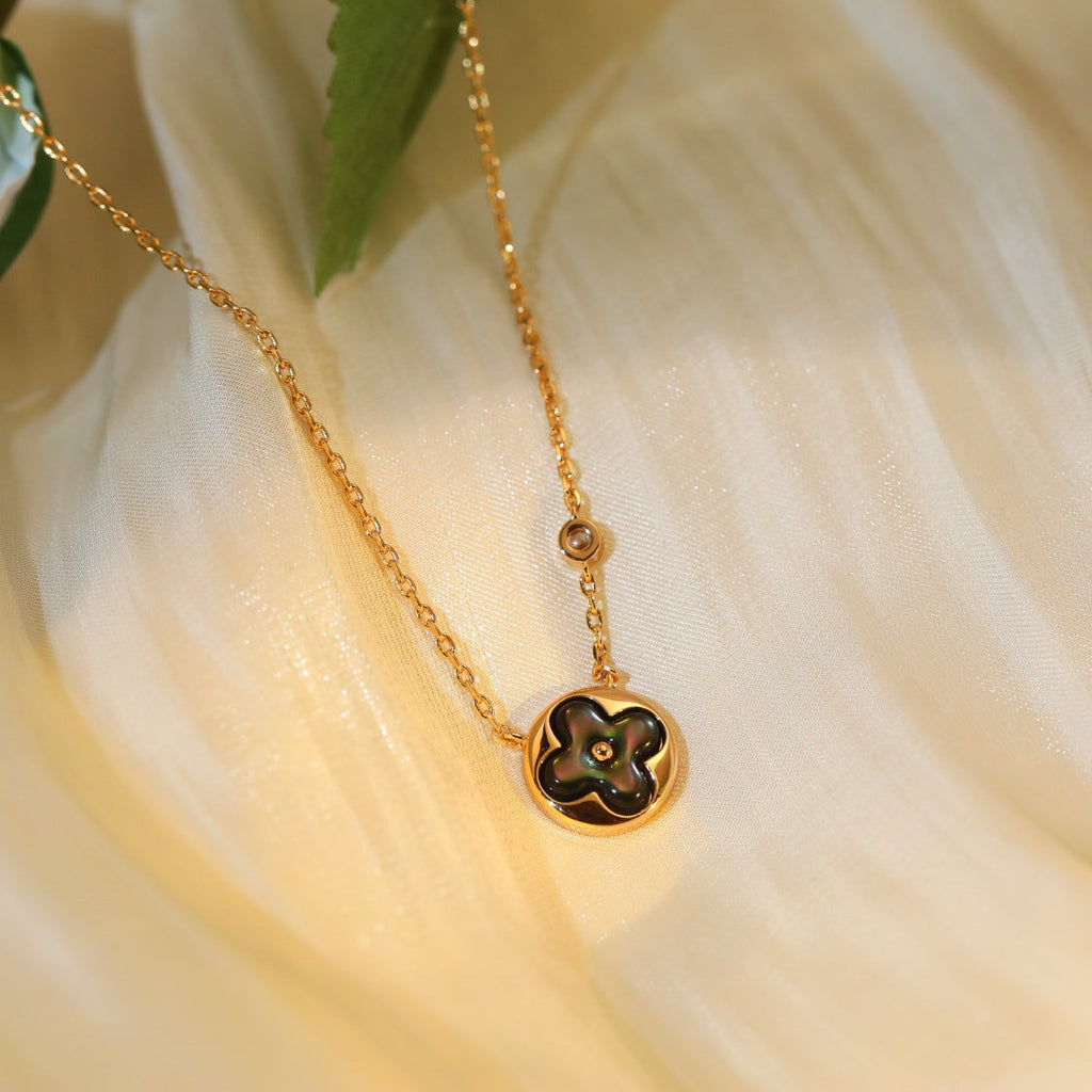 [Cyra]  SUN PEDANT PINK GOLD 1 DIAMOND NECKLACE